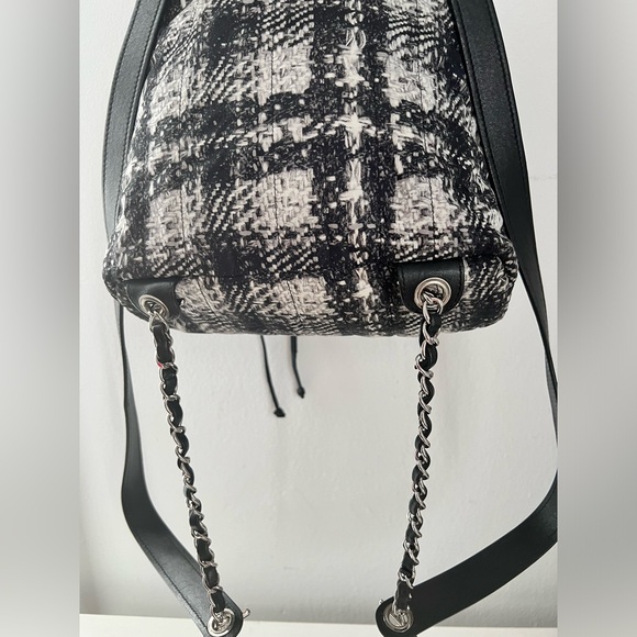 CHANEL authentic small nylon backpack - Picture 4 of 12